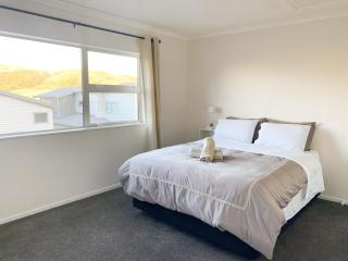 Churton Park Hideaway - 8