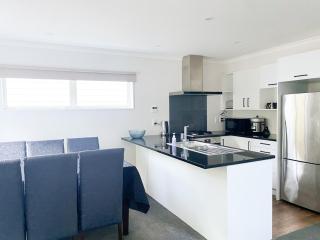 Churton Park Hideaway - 7