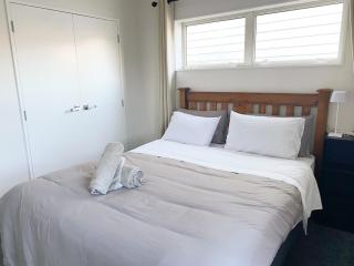Churton Park Hideaway - 4