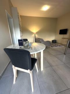 The Anchor Suite - Private Garden Apartment with Pool in Ludwigsdorf - 9