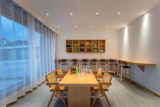 Shangri-La Jingyue Homestay - 4