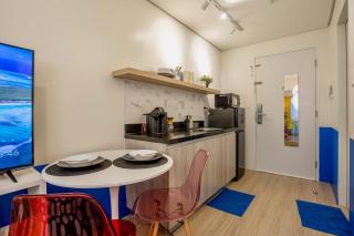 Modern Studio with Balcony near Ayala Makati - 5