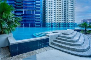 Modern Studio with Balcony near Ayala Makati - 2