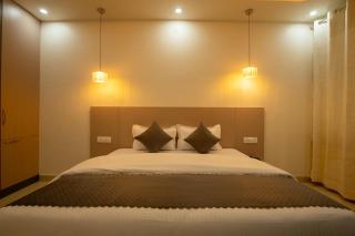 The Goura Palace Hotel And Restaurant - 4