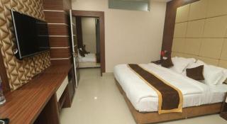 Hotel Gajur Palace - 1