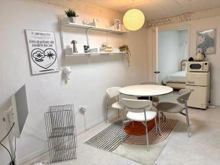 Cozy home Hapjeong Hongdae, parking available, negotiable - 5