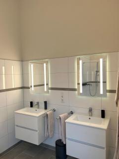 Pure Highlight Living - 10 - 6