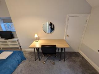 Modern & Stylish 1-Bed Apartment - inc parking - 8