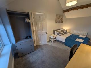 Modern & Stylish 1-Bed Apartment - inc parking - 3