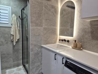 NEW - The Coastal Cactus Villa - 8