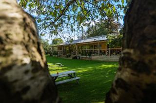 Canalside Cottage, 5 Folly Cottages, Napton - 5