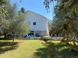 Pink Moon Private Luxury Villa Secluded Garden 5 Bedroom 4 en suite Bathrooms with Private Pool CAT 6 WiFi Close to Beach - 3