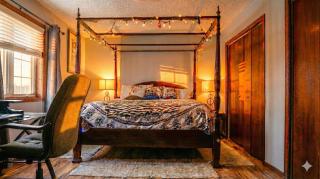 Charming Basement Stay with Workspace AC & Fire Pit - North Saint Paul - 7