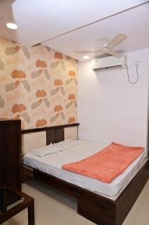 Sri Shivam Hotel - 2