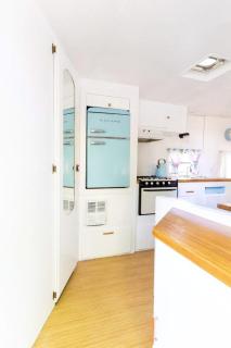 Fully Equipped Glamping Caravan near Miller Lake, Perfect for a Weekend Getaway from Toronto - 4