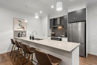 EntireTownhouse, living & views upstairs! - 4