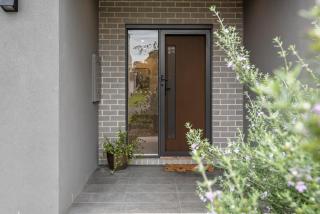 EntireTownhouse, living & views upstairs! - 1