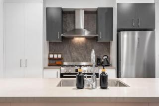 EntireTownhouse, living & views upstairs! - 0