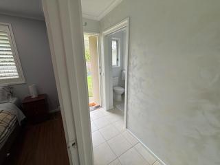 Guest ensuite room with private entrance - 2