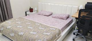 Cozy 2 Bedroom Apartment next to garden - 9