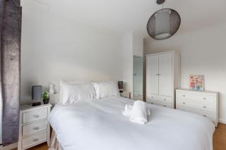 Modern 3-Bedroom House for 5 with Free Parking - 5