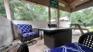 Stunning Creek-side Cabin Rental for Family Friendly Stays in Liberty, Mississippi - 5