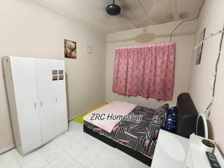 ZRC Homestay - 4