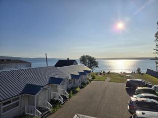 Seawinds Motel & Cottages - 3