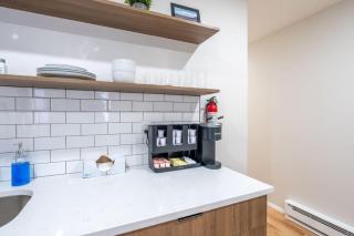 Modern 2BR 8 mins to Penn Station with WiFi and Laundry - 4