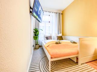 Ferienwohnung im Zentrum mit Infrarotkabine, kostenfreier Tiefgarage, Kingsize Betten und Balkon - 2