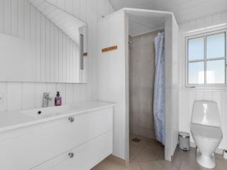 Holiday Home Edvardsine - 40m from the sea by Interhome - 5