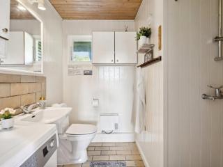 Holiday Home Roald - 320m from the sea by Interhome - 4