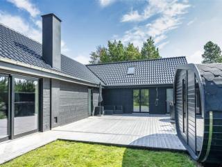 Holiday Home Locan - 1-2km from the sea by Interhome - 1