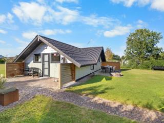 Holiday Home Allin - 350m from the sea by Interhome - 4