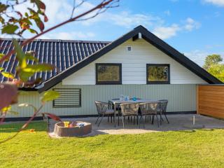 Holiday Home Allin - 350m from the sea by Interhome - 5
