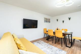 3 Bedroom House with 6 Beds, Garden and BBQ, Sheffield - 7