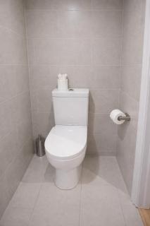 2 Bedroom Apartment, 3 mins from Mile End Station, Queen Mary Uni, Hospital, Zone 2 London - 5