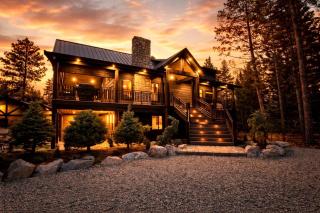 Luxurious Mountain Cabin with Sauna, Hot Tub, and Outdoor Fireplace, Perfect for a Relaxing Weekend Getaway in Utah - 0