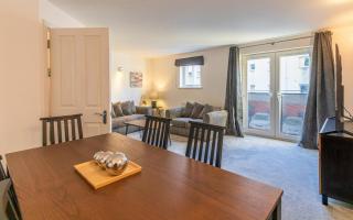 4BR Townhouse Near Centre with Garden & Garage - 6