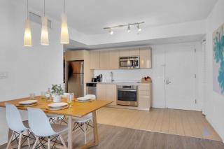 Spectacular Near Beach 2 BR Apartment - 4