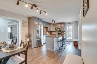 Country Setting with Modern Feel! Group Stay in Waco - 2