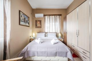 Maria's Apartment by PikHost - 2