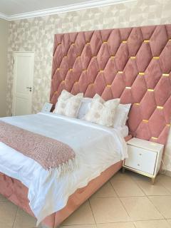 La Anza Residence - 8