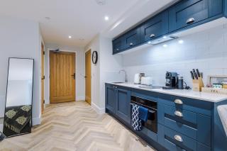 Deluxe Studio Apartment with Private Balcony - 3