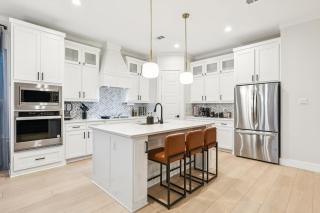 The Longhorn Luxe with Game Room and Fire pit and Karaoke - 5