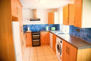 Main Street Carrick - 20 Steps to Bars,Food,Clubs - 5