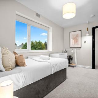 Spacious 5 Bedroom & 5 Bathrooms House - Garden - Parking - Netflix 376MW - 1