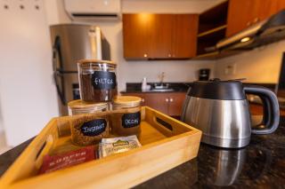 Central, Fast WiFi, AC and Poblado Views - 2