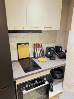 Newly Renovated Central Chic Zeas Studio - 5