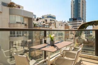 Luxury Beachside 3BR with Balcony - 6